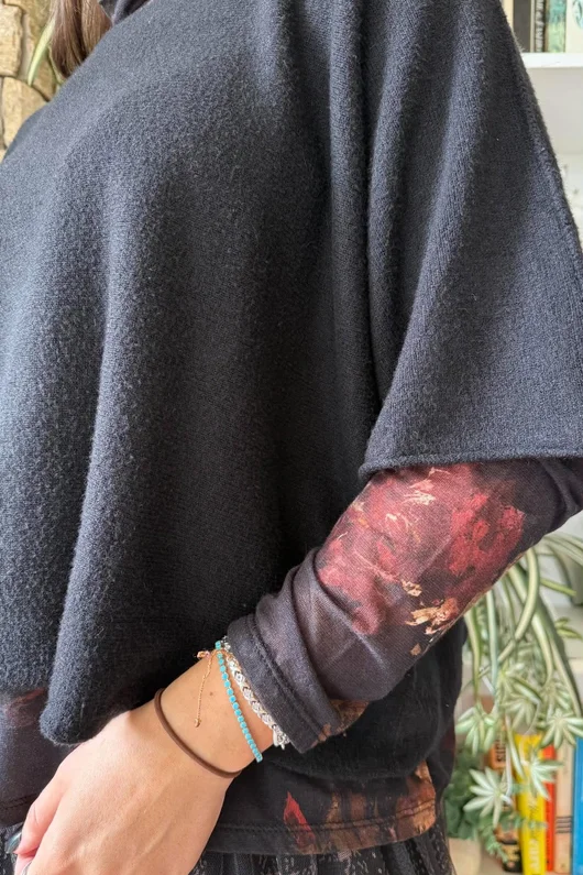 Tiby Cashmere Touch Layering Top Baroque Country Bloom Black